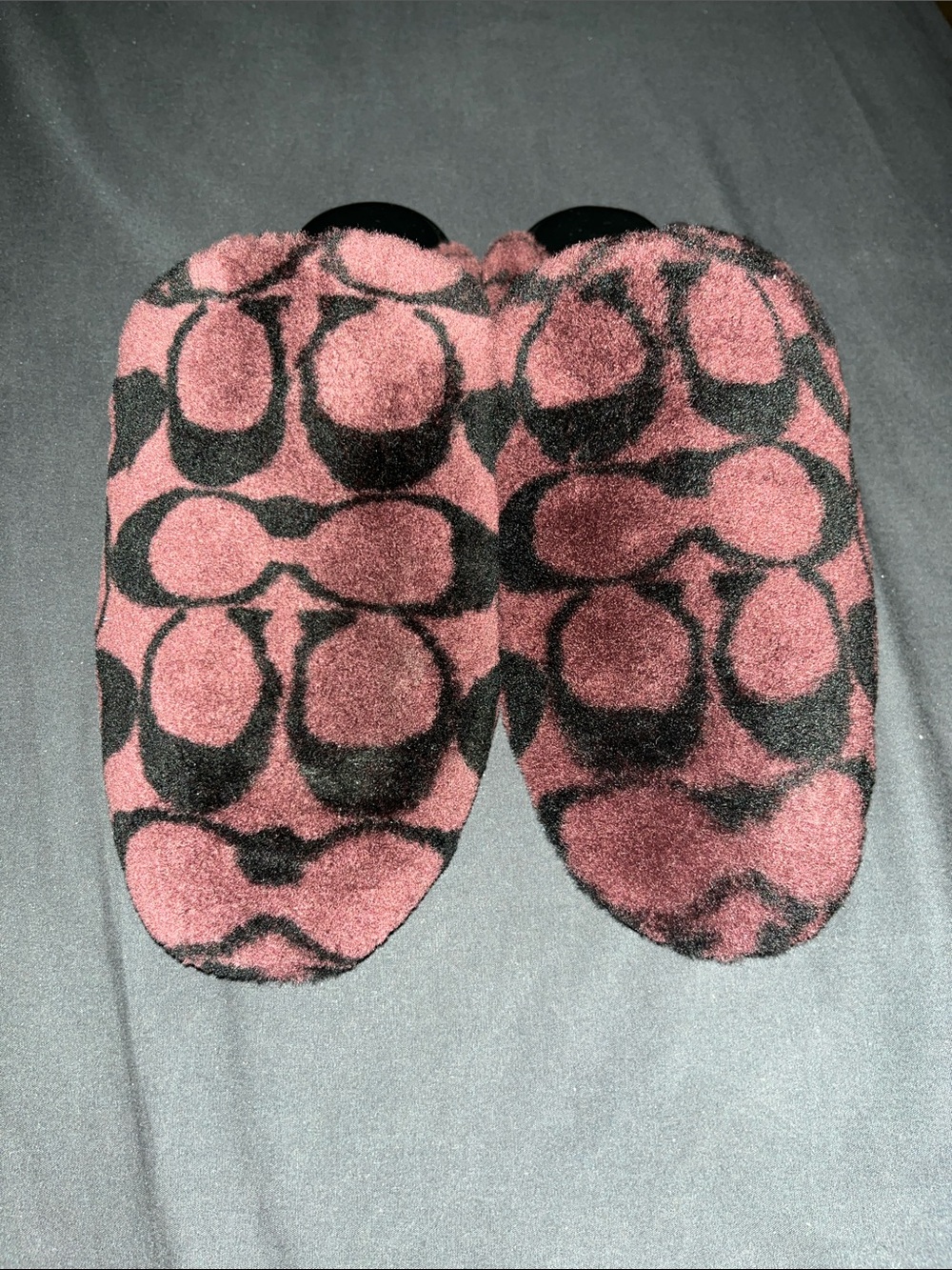 Coach Plush Signature C Slip-On Slippers in Rose and Black